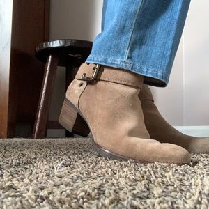 Designers (Paul Green) leather (suede) booties.